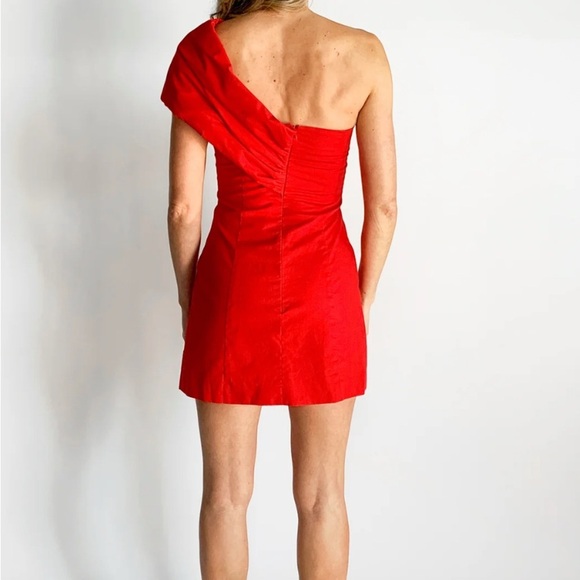 Chic One-Shoulder Red Dress - Picture 4 of 8